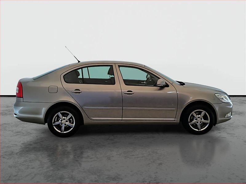 Škoda Octavia (2010) Ambiente 1.6 TDI, Serv.kniha - fotka 6 z 13