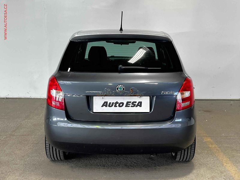 Škoda Fabia (2011) 1.2 TSi, ČR, AC, STK1/28 - fotka 5 z 13