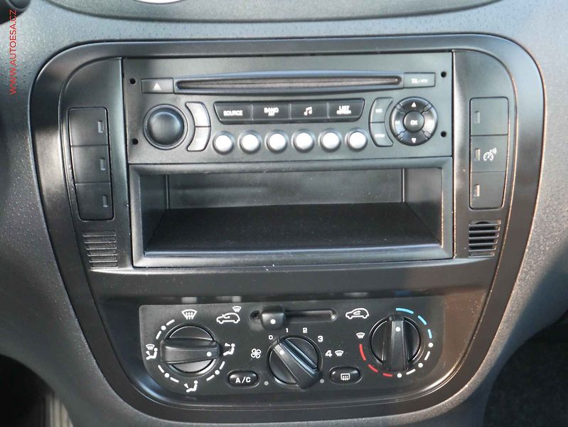 Citroën C3 (2007) 1.1i, ČR, AC. TZ - fotka 12 z 15
