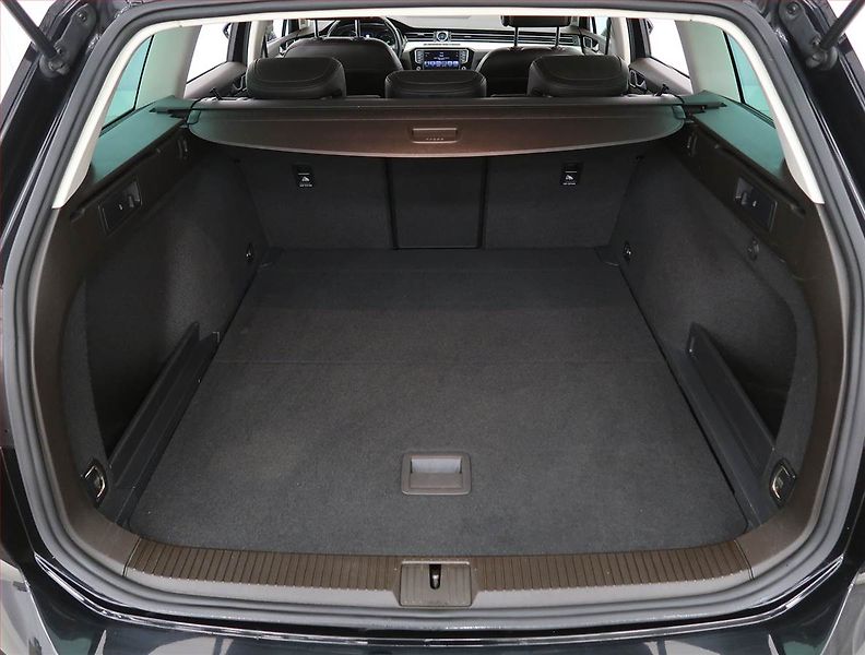 Volkswagen Passat (2016) 2.0 TDI, Automat, Serv.kniha - fotka 14 z 22