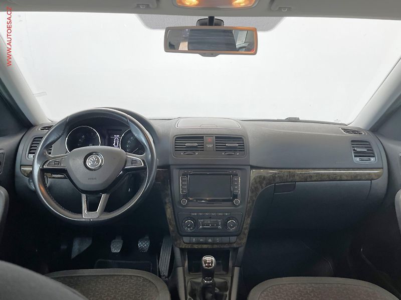 Peugeot 5008 (2010) 1.6i, 1.maj, AAC, tempo - fotka 8 z 16