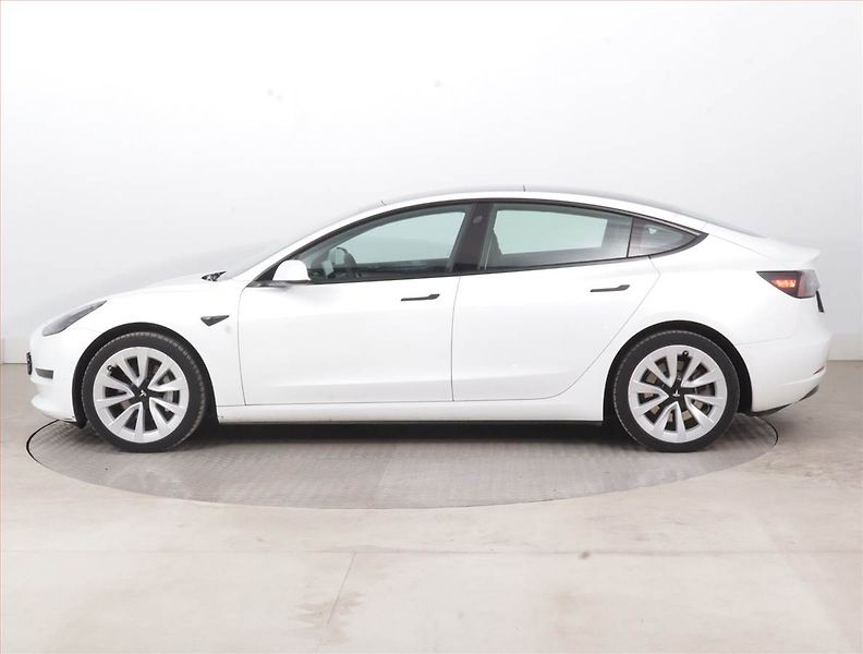 Tesla Model 3 (2021) Std Range Plus LFP, SoH 92% - fotka 3 z 21
