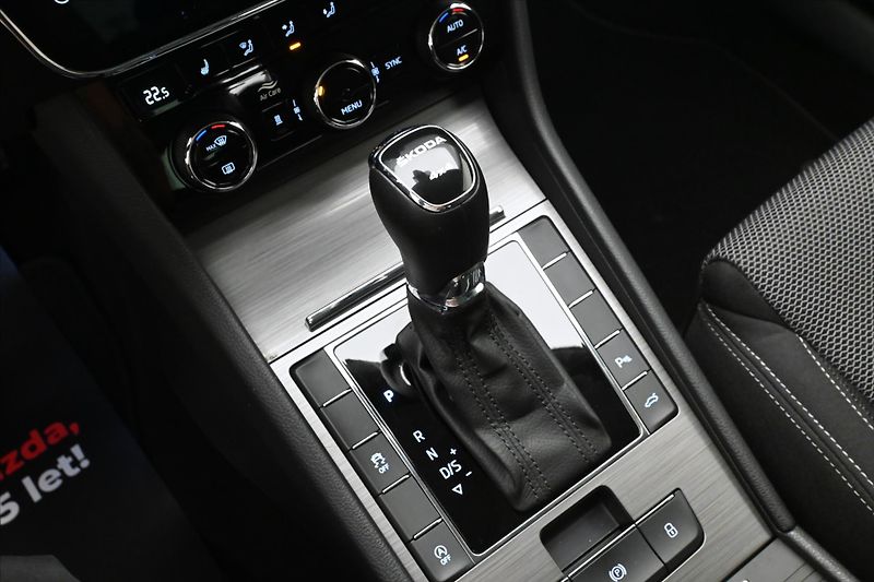 Škoda Superb 2,0 TDI 147 kW DSG 4x4 STYLE Z - fotka 22 z 32