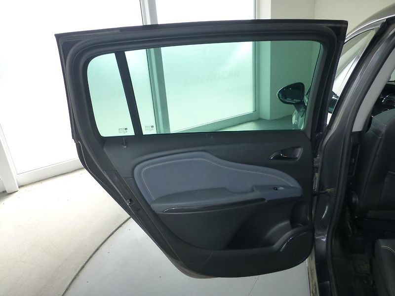 Opel Zafira (2012) 2,0CDTI-121KW*VYHŘ.SE*XENON*7M - fotka 12 z 27