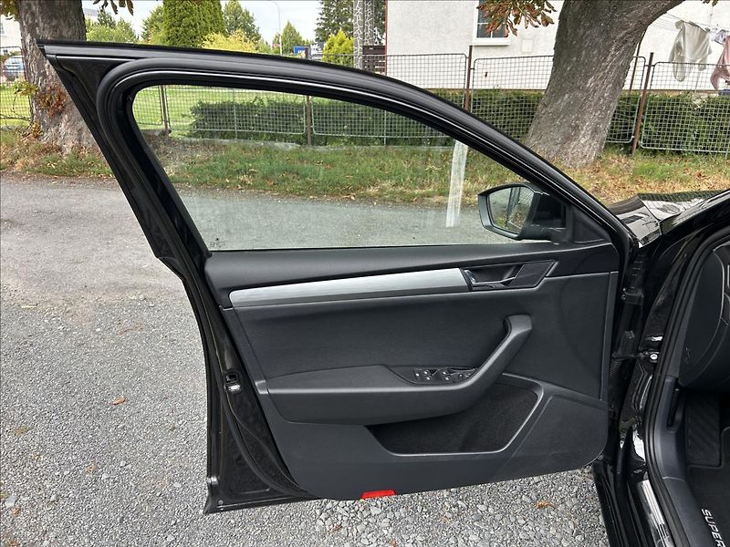 Škoda Superb 2,0 TDi DSG  BIXEN NAVI 1xMaji - fotka 10 z 50