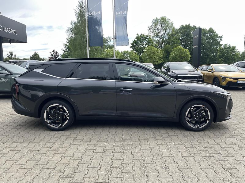 Kia K4 Sportswagon (2026) 1,6T-GDi 7DCT TOP  Sound / A17 - fotka 2 z 32