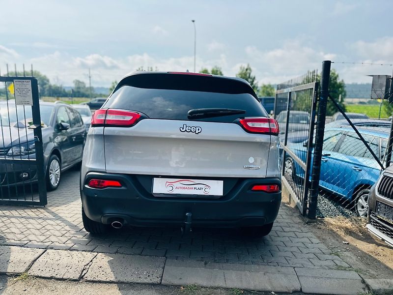 Jeep Cherokee (2017) 2.0D NAVI,VÝHŘEV SED, ČEŠTINA - fotka 5 z 17