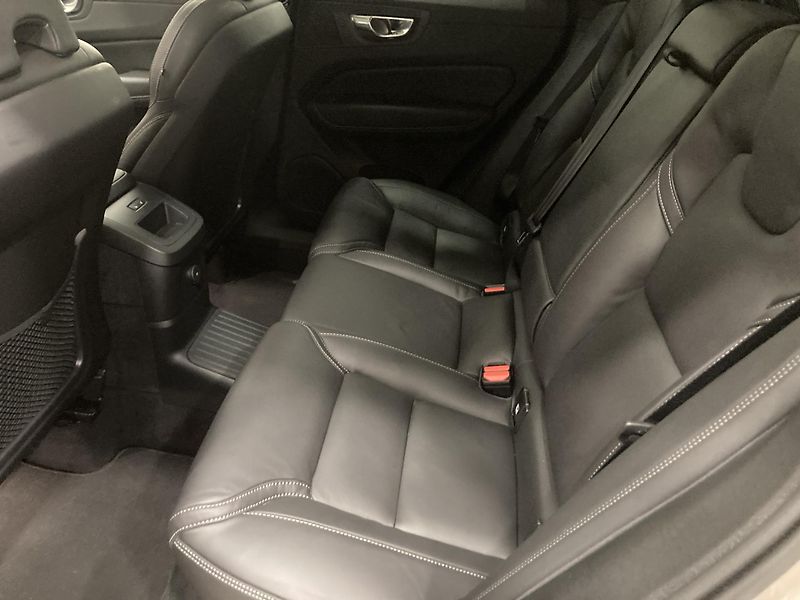 Volvo XC60 T6 eAWD ULTRA DARK - fotka 12 z 26