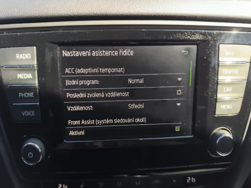 Škoda Octavia 2.0 TDi DSG Style - fotka 17 z 26
