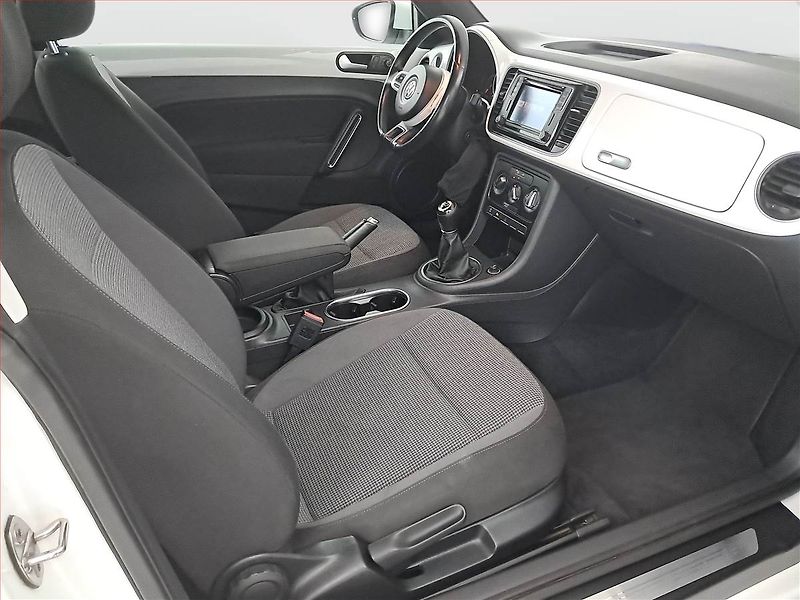 Volkswagen Beetle (2015) 2.0 TDI, Navi, Tempomat - fotka 9 z 19