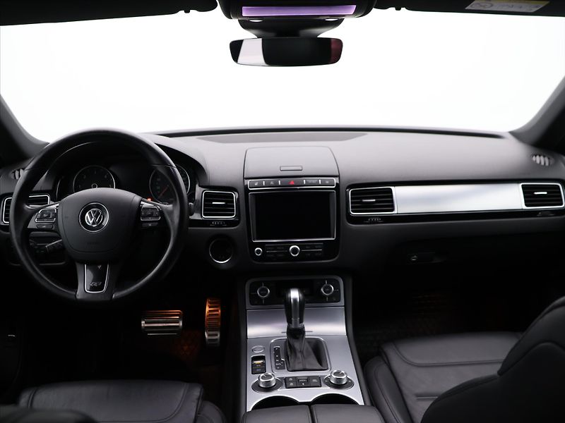 Volkswagen Touareg 3,0 TDI V6 193kW Exclusive CZ - fotka 20 z 27