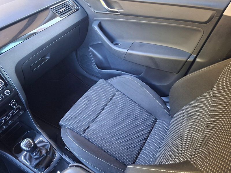 Škoda Rapid (2014) SPBK 1.2TSI 77kW -VÝBAVA! - fotka 13 z 28