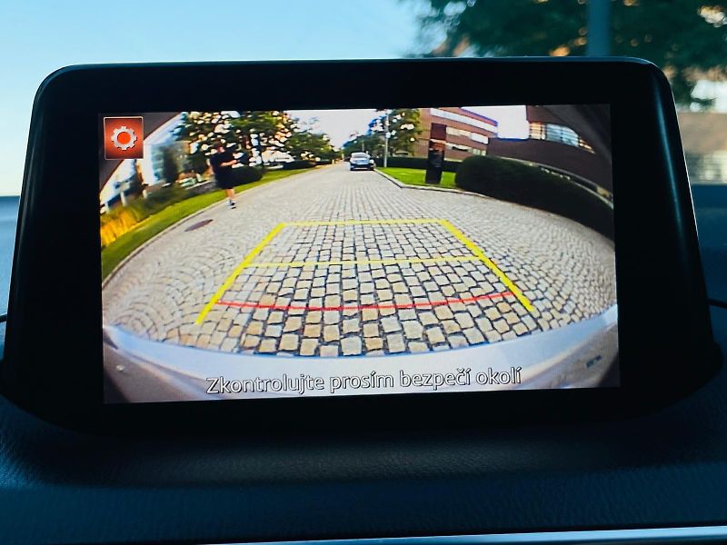 Mazda 3 2.0i AUTOMAT LED KAMERA VÝHŘEV - fotka 34 z 48