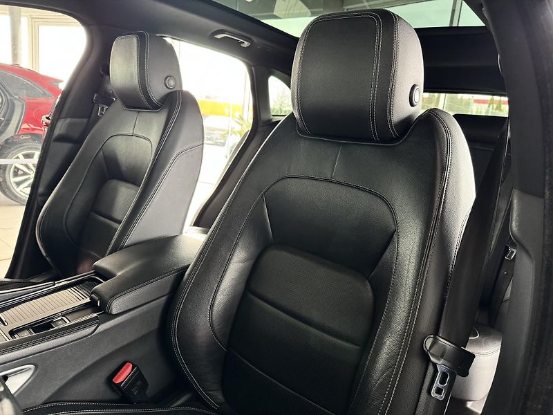 Jaguar F-Pace 20d AWD*AUT*R-SPORT*REZERVACE! - fotka 15 z 39