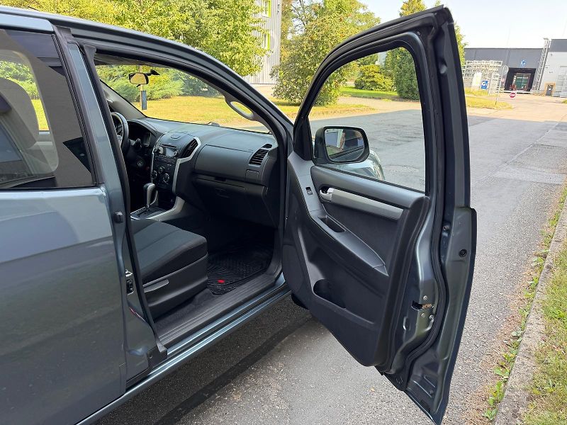 Isuzu D-Max 2,5 TD TT 4x4 / 3 - sklopka  - fotka 14 z 28