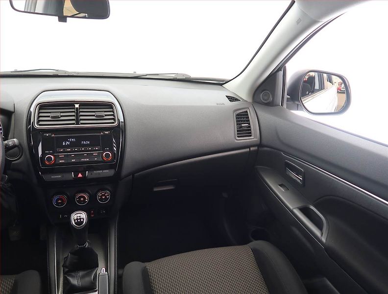 Mitsubishi ASX (2020) Invite 2.0 MIVEC, ČR,1.maj - fotka 8 z 18