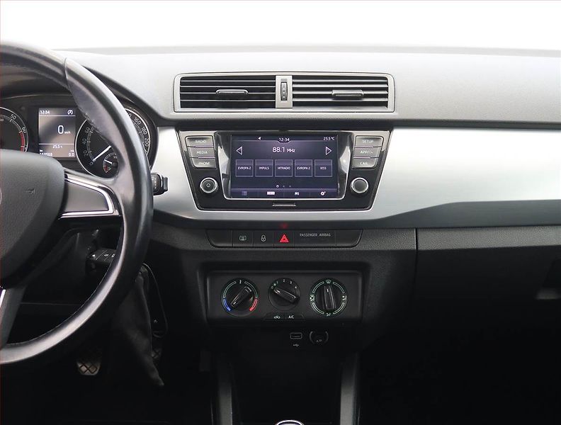 Škoda Fabia (2019) Ambition 1.0 TSI, Serv.kniha - fotka 12 z 17