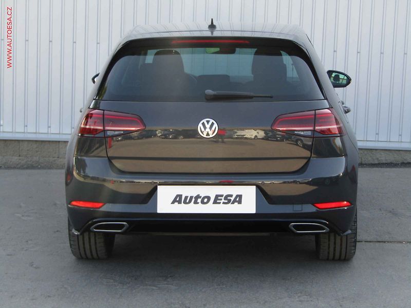 Volkswagen Golf (2017) 1.5 TSi, DSG - fotka 5 z 21