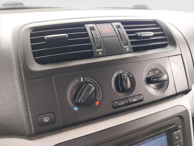 Škoda Fabia (2012) Ambiente 1.2 12V, po STK - fotka 16 z 19