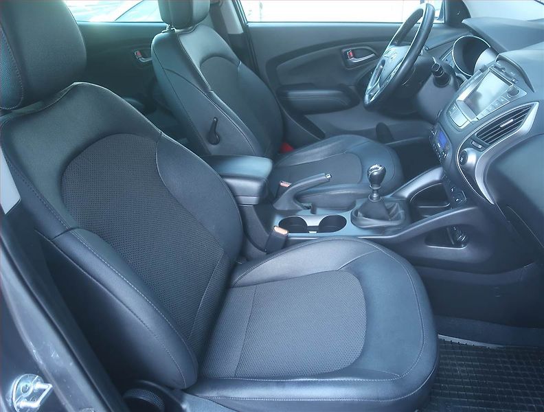 Hyundai ix35 (2015) 1.7 CRDi, Serv.kniha, Kůže - fotka 9 z 16