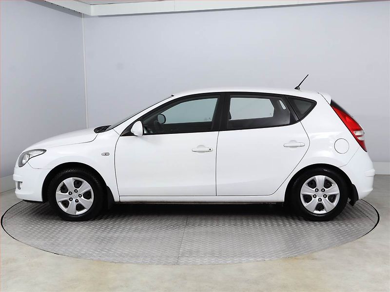 Hyundai i30 (2010) 1.4 CVVT, po STK, v provozu - fotka 3 z 13