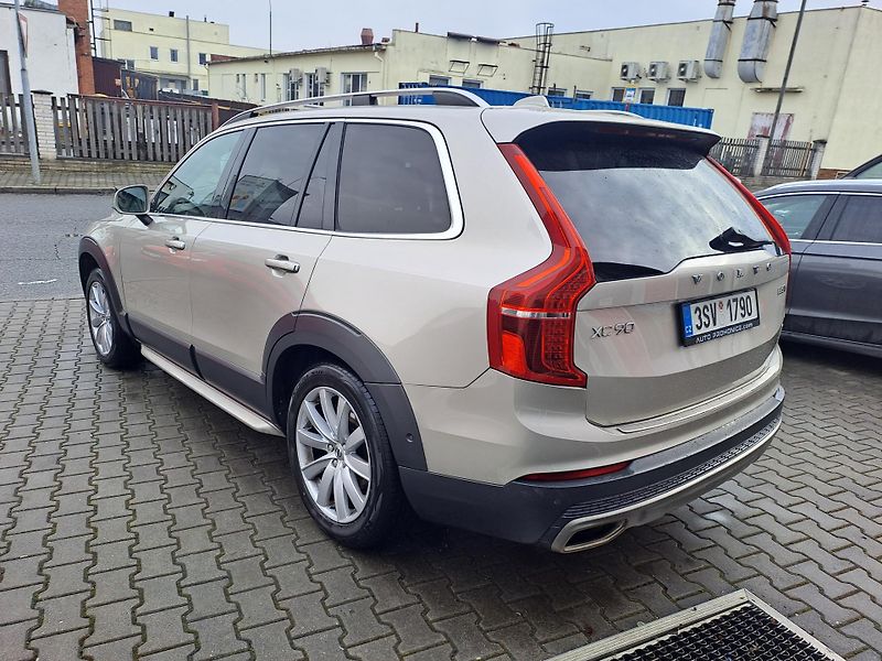 Volvo XC90 (2016) 2,0 D5 AWD DRIVE-E INSCRIPTION - fotka 7 z 35