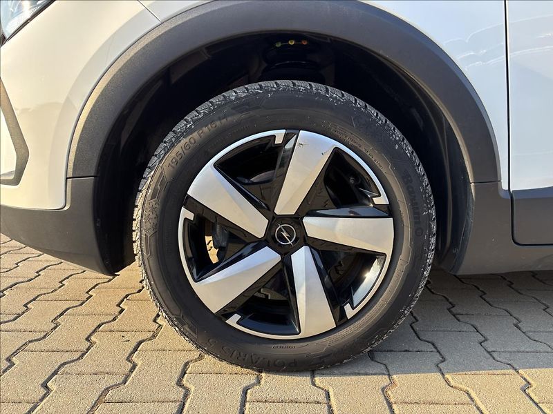 Opel Crossland 1,2 EDITION F 12 XHT 96kW AUT - fotka 9 z 26