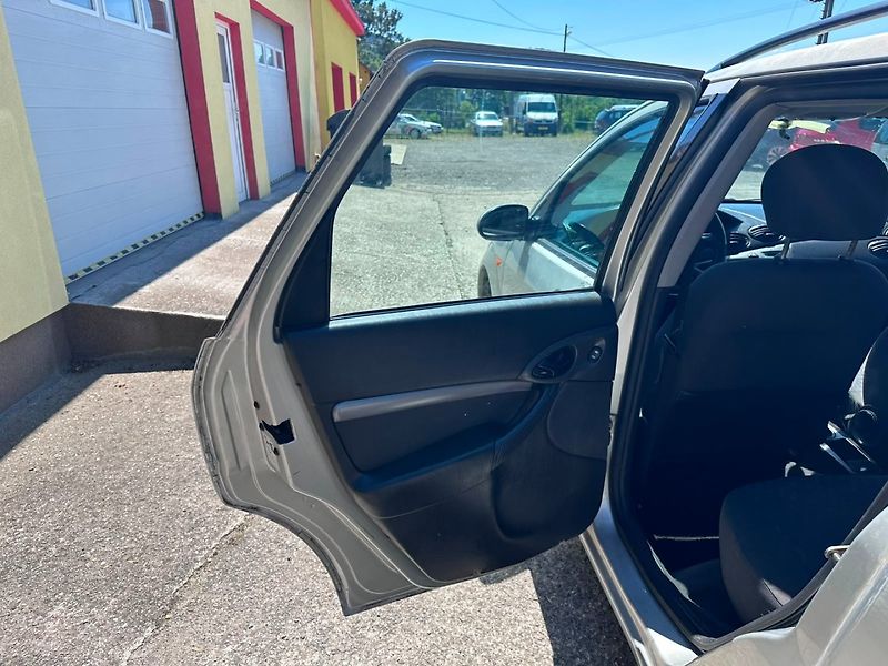 Ford Focus 1.6i 74kW/Tažné/Eko.se Neplatí - fotka 12 z 21