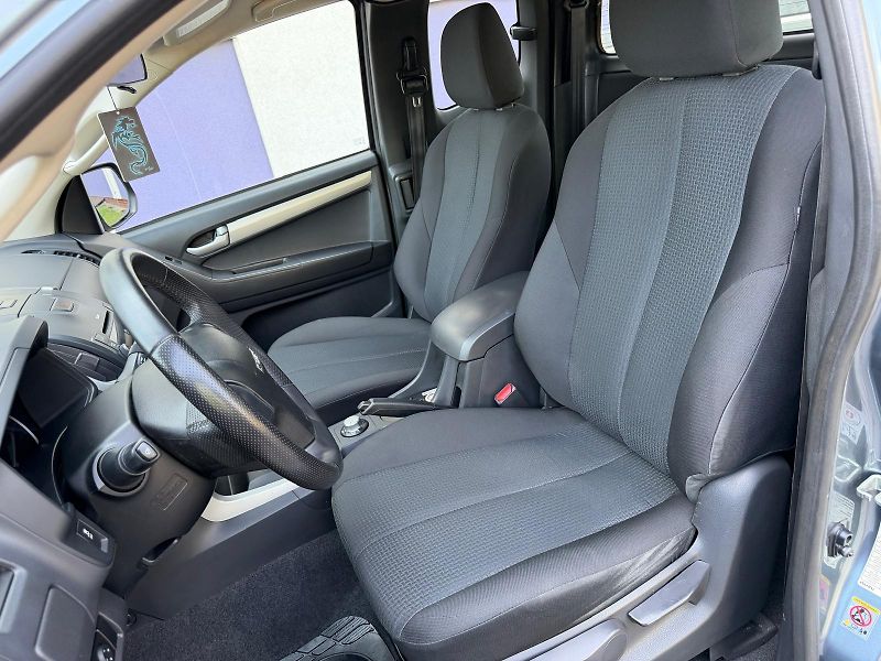 Isuzu D-Max 2,5 TD TT 4x4 / 3 - sklopka  - fotka 11 z 28