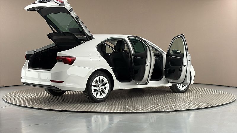 Škoda Octavia 2.0 TDI Style - fotka 6 z 27