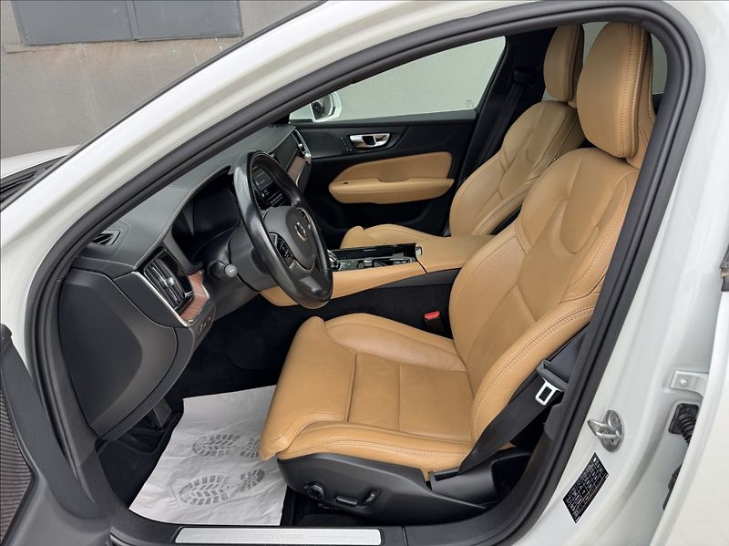 Volvo V60 2,0 T6 AWD Inscription DPH ČR - fotka 20 z 50