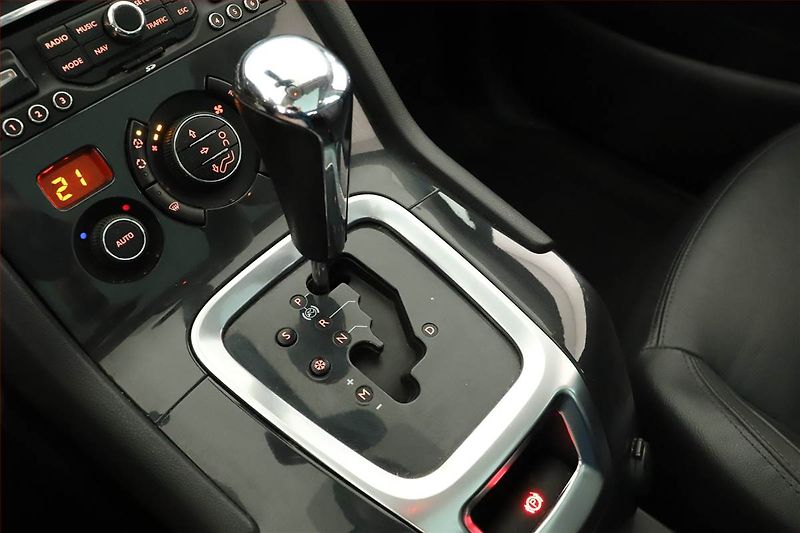 Peugeot 5008 (2011) 2.0 HDI, Automat, Xenony - fotka 11 z 19
