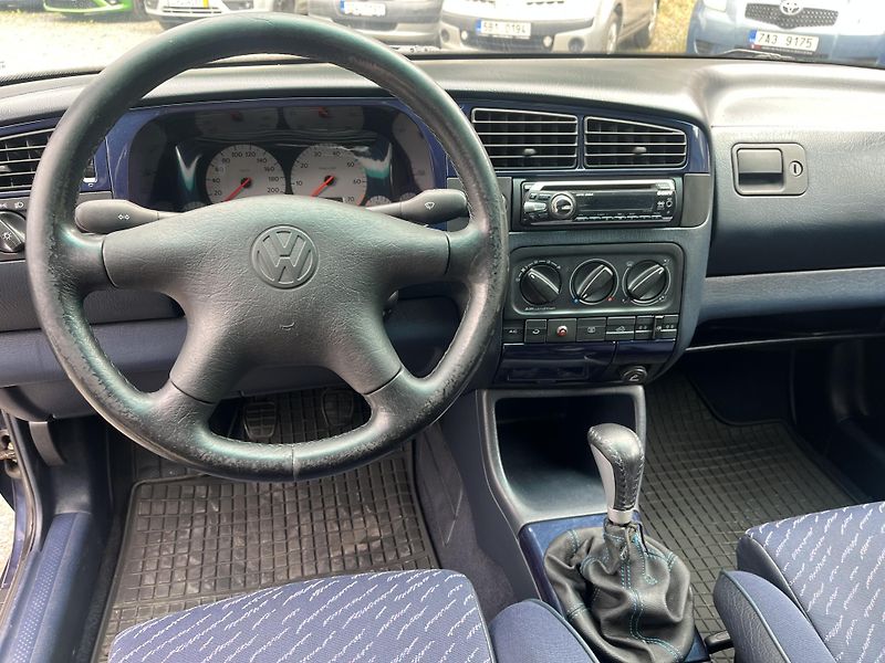 Volkswagen Golf (1996) 1,6 i 74 Kw CABRIO - fotka 10 z 14