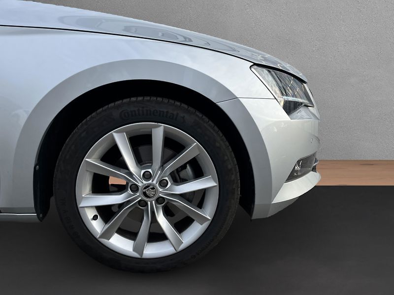 Škoda Superb 2.0 TDI Style - fotka 9 z 18