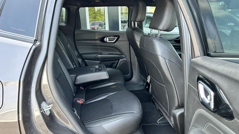 Jeep Compass 1.3T 150k 80.Annivesary - fotka 11 z 13