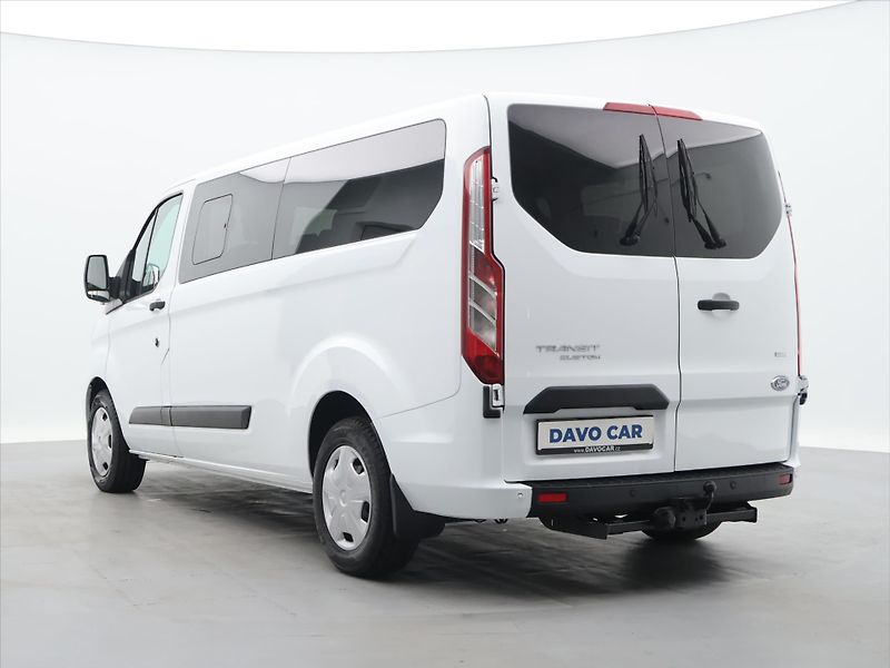 Ford Transit Custom 2,0 EcoBlue 136kW Titanium L2 - fotka 5 z 28