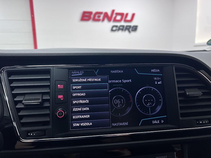 Seat Leon Cupra 300 2.0 TFSI 4x4 DSG - fotka 31 z 42