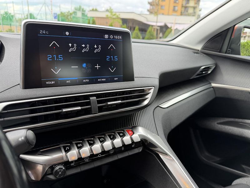 Peugeot 3008 (2018) 1.6 PureTech 133 kW/tažné - fotka 20 z 22