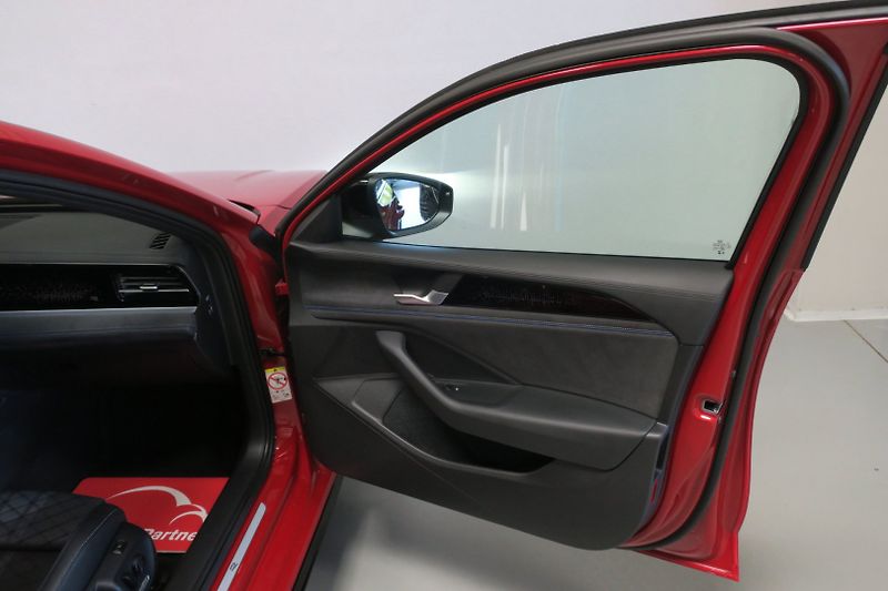 Volkswagen Passat Variant (2024) R-Line 2,0TDI 142kW 4M Nez.Top - fotka 38 z 50