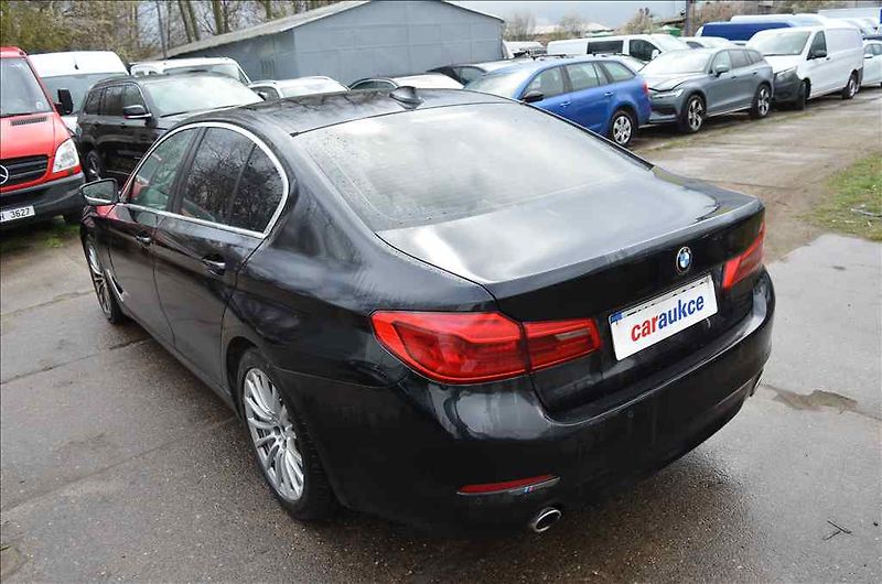 BMW Řada 5 (2017) 520D - fotka 6 z 20