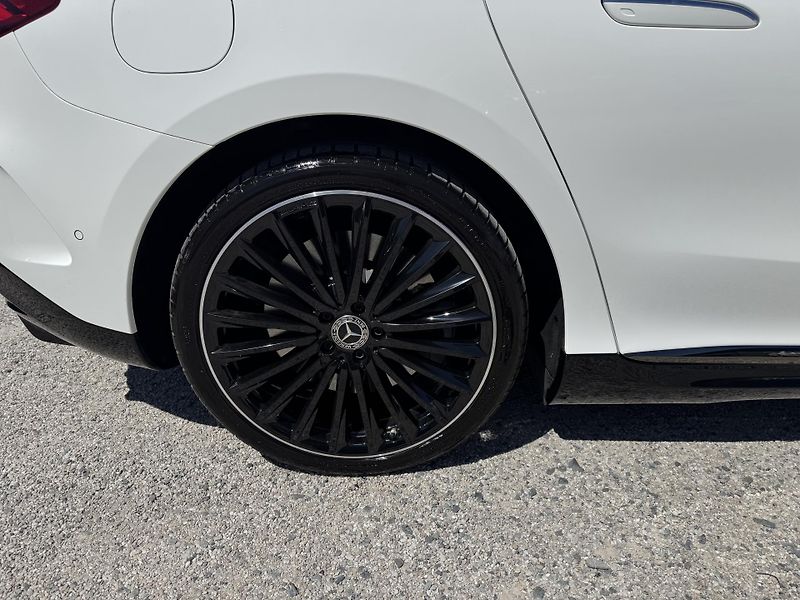 Mercedes-Benz EQE (2023)  500 4-Matic AMG 19000km - fotka 11 z 35