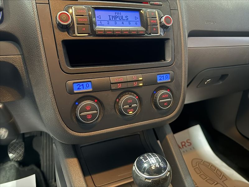 Volkswagen Golf 1,4   TSI 90KW TREND TAŽNÉ - fotka 10 z 18