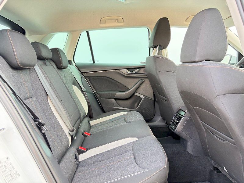 Škoda Kamiq (2025) 1.0 TSI / 85kW / TOP SELECTION - fotka 10 z 35