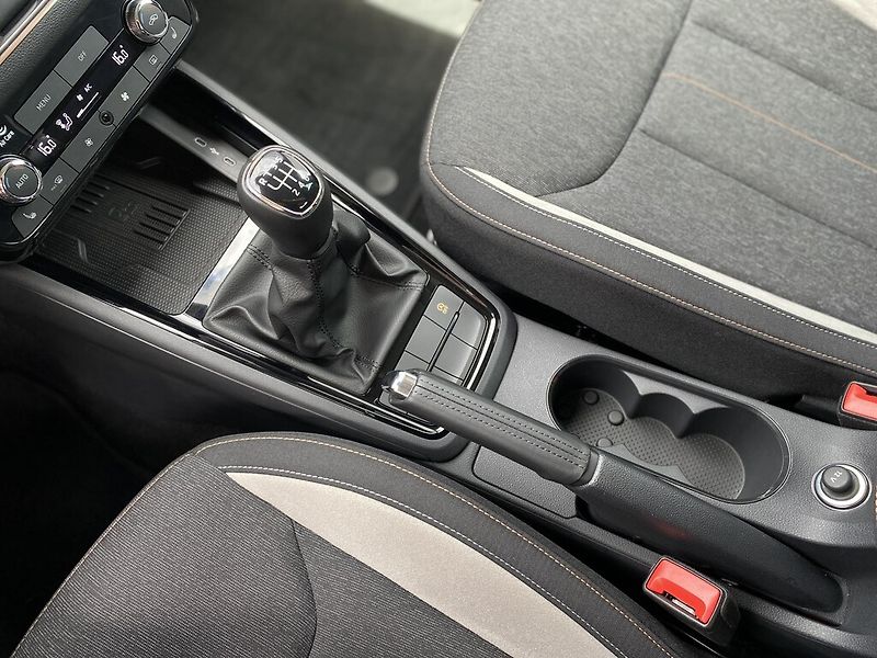 Škoda Kamiq 1,0 TSI 85 kW Top Selection - fotka 16 z 27