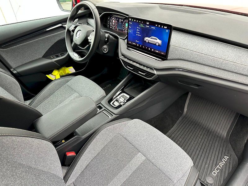 Škoda Octavia (2024) 1.5 TSI 110kW MHEV Top Selecti - fotka 7 z 23
