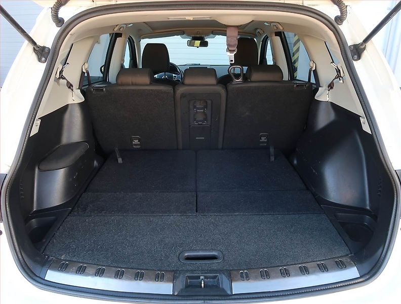 Nissan Qashqai (2012) Acenta 1.6 dCi, 4X4, 7 míst - fotka 14 z 22