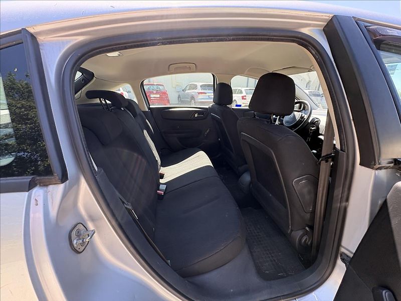 Citroën C4 1,4 i 65kW CZ,Klima,Orig.Km ! - fotka 17 z 21