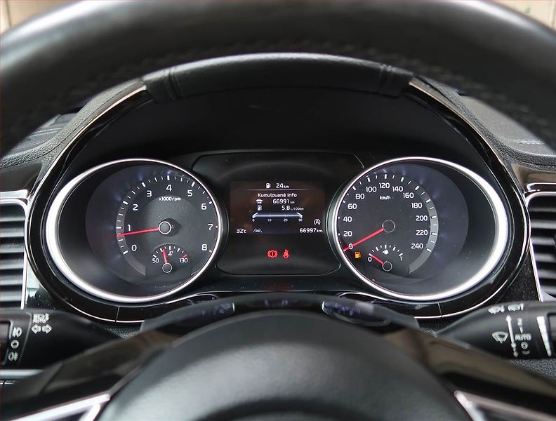 Kia Ceed (2022) Gold 1.5 T-GDI, Serv.kniha - fotka 11 z 19