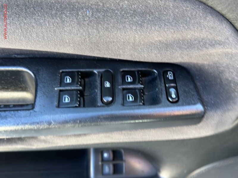 Volkswagen Passat (2003) 1.9TDi, Výhř.sed. - fotka 11 z 16