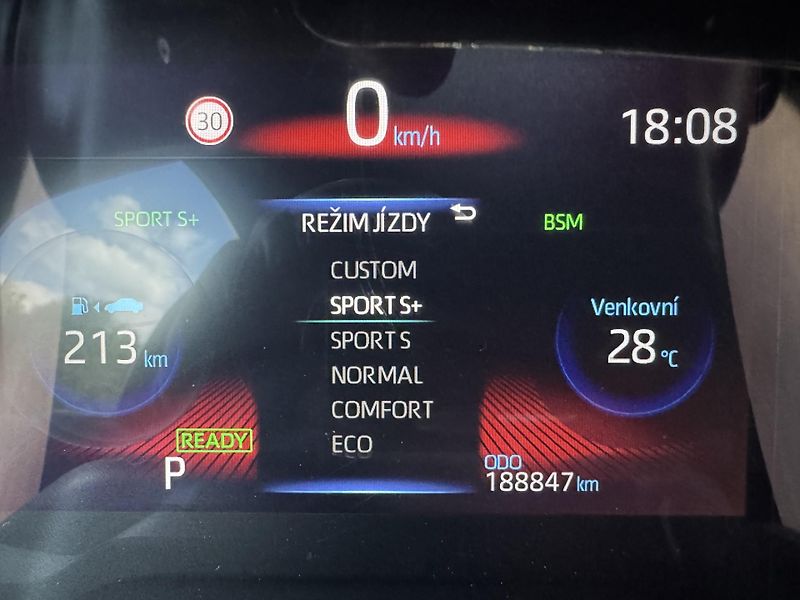 Toyota Corolla (2022) GR SPORT 2.0 HYBRID 135kW ČR - fotka 16 z 28
